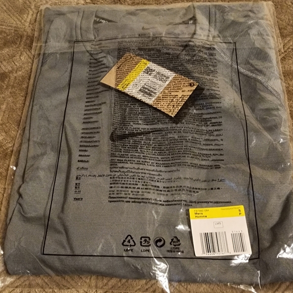 BNWT Nike Mens long sleeve top - Picture 3 of 4